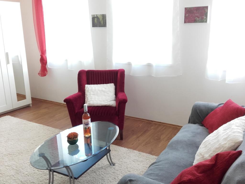 Eger Apartman ภายนอก รูปภาพ