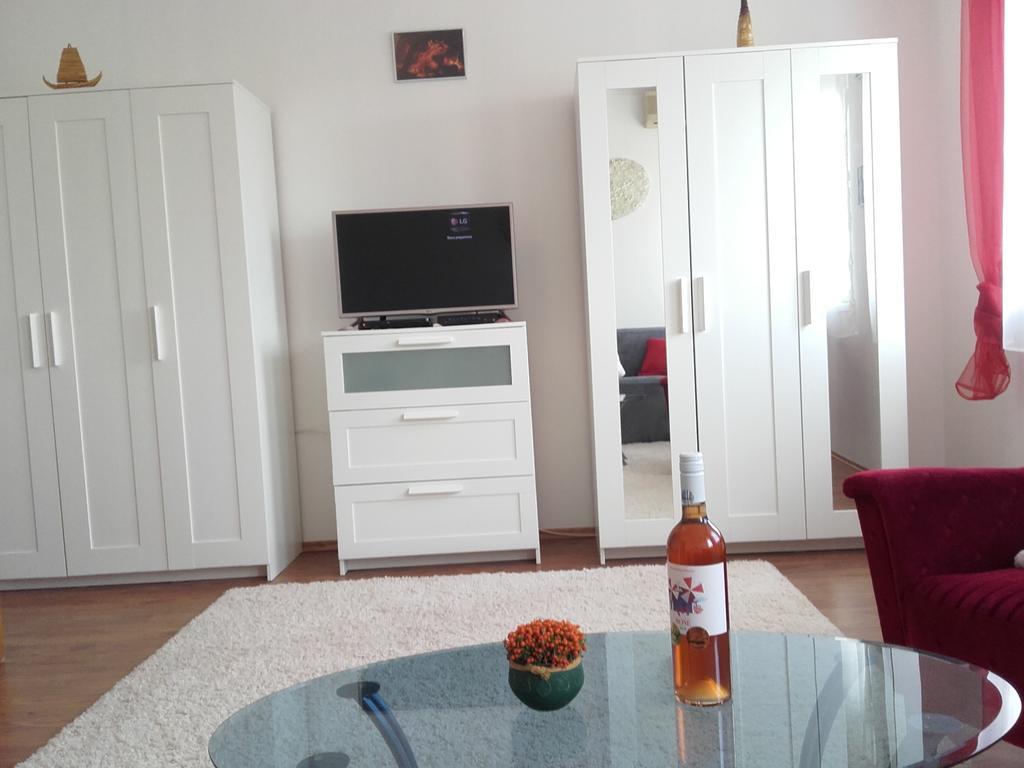 Eger Apartman ภายนอก รูปภาพ
